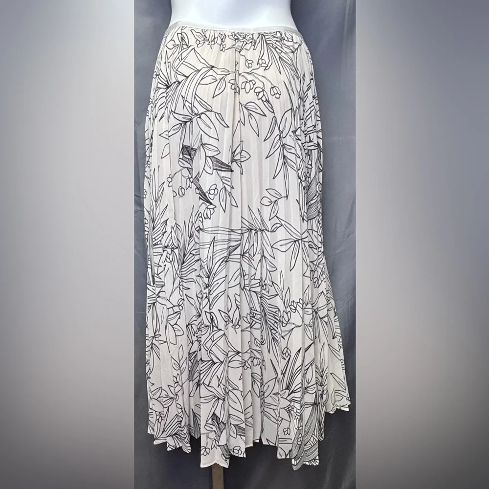 Babaton Pleated Cream and Black Floral Print Midi Pull Up Skirt Size Small